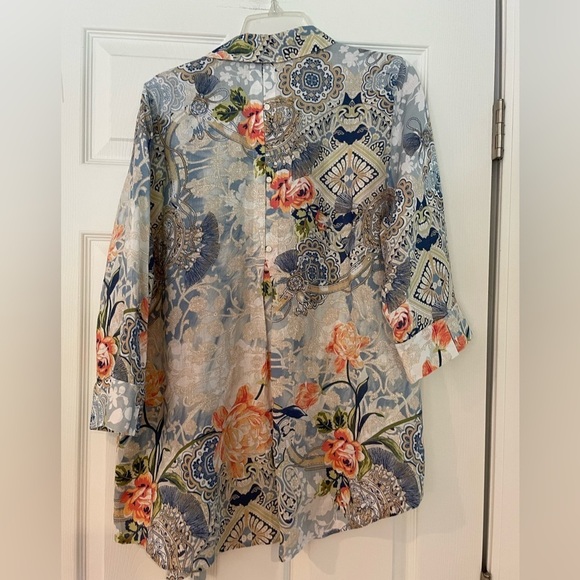 CHICOS NO-IRON 100% LINEN BLOUSE IN FLORAL - Picture 3 of 3
